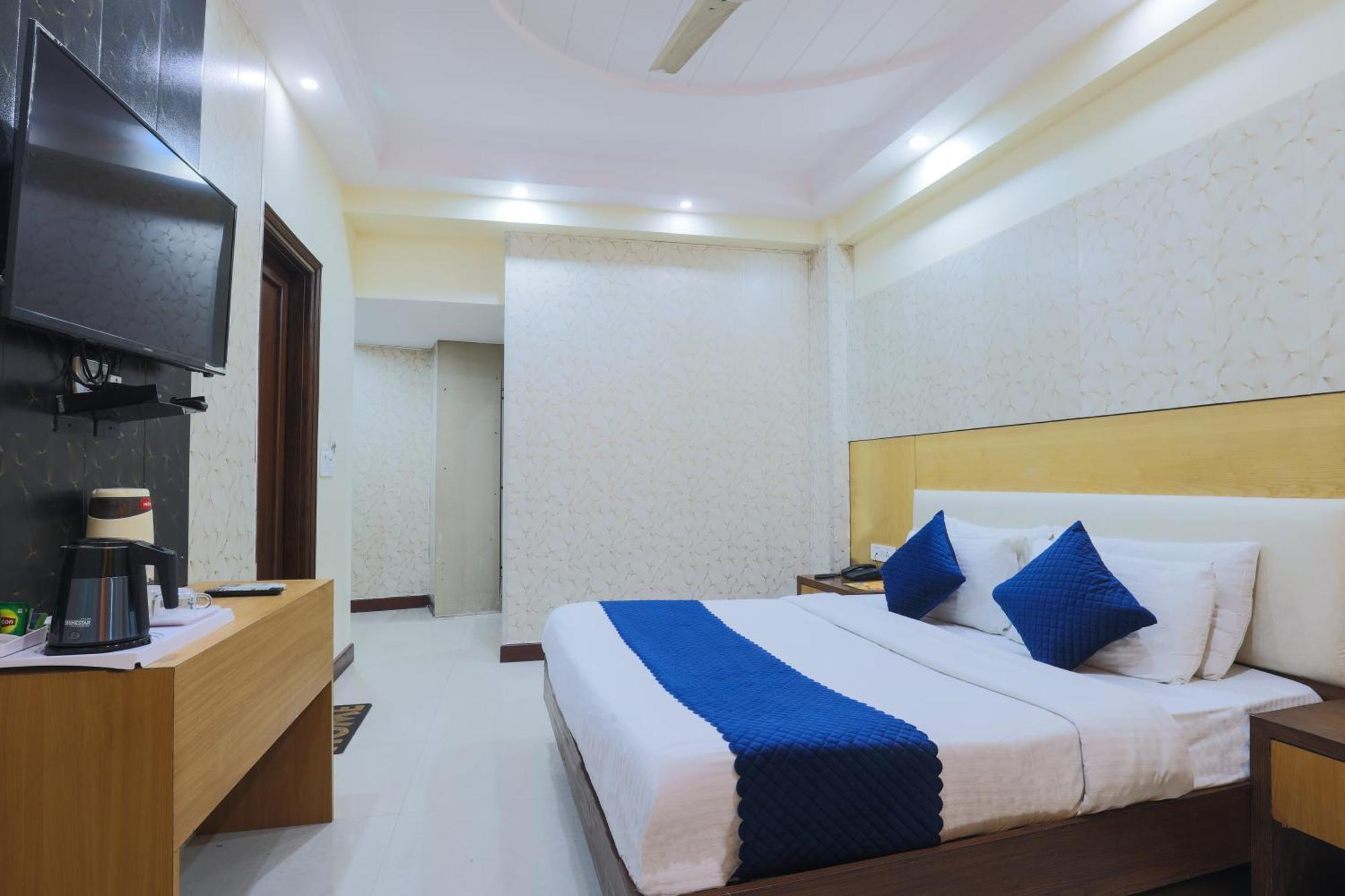 Hotel Blessings On Road Near New Delhi Railway Station Paharganj Ngoại thất bức ảnh