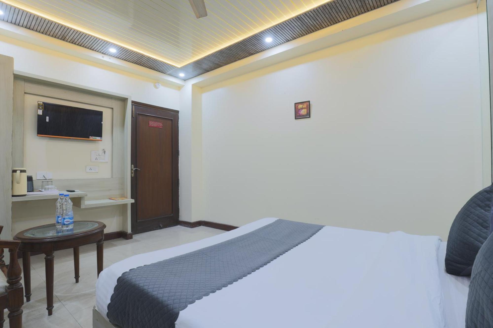 Hotel Blessings On Road Near New Delhi Railway Station Paharganj Ngoại thất bức ảnh